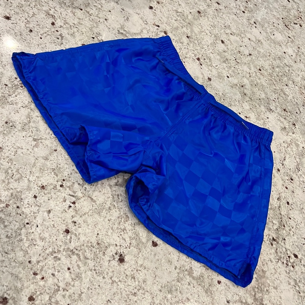 DSG BOYS SHORTS  SIZE M. Inseam 4”